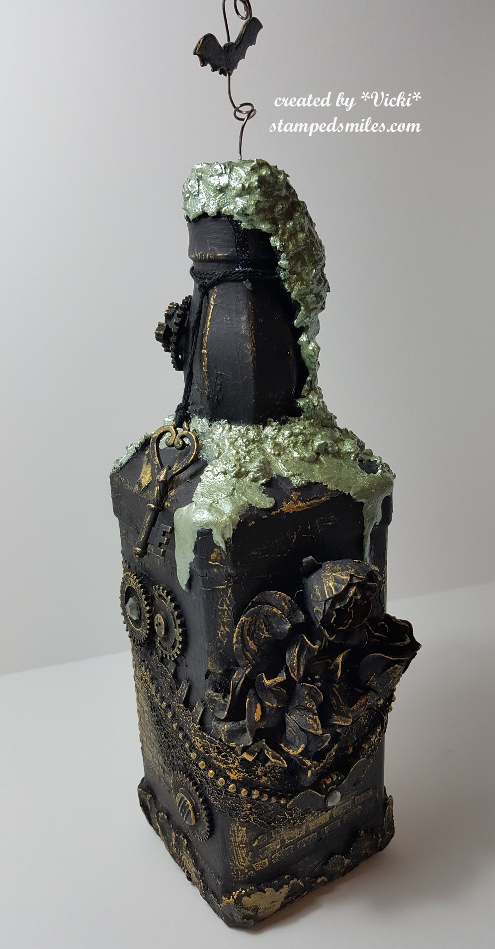 Vicki-Halloween-Alteredbottle1