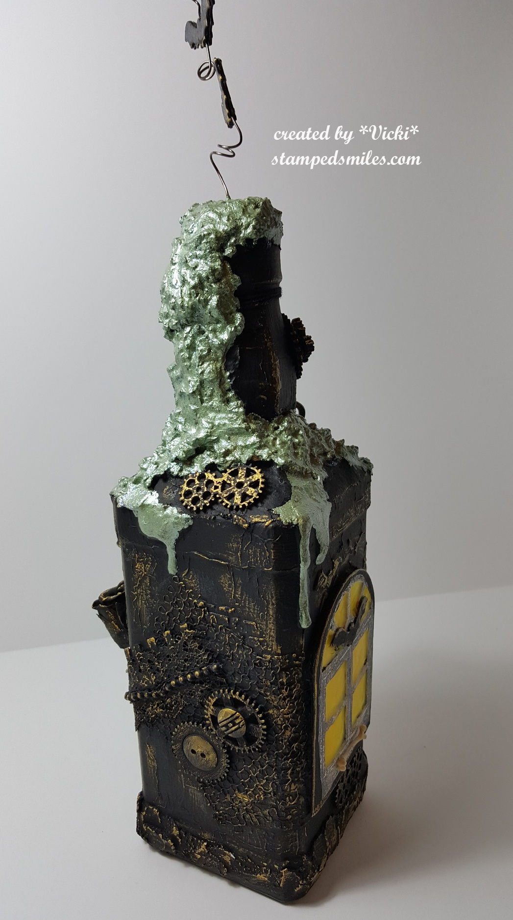 Vicki-Halloween-alteredbottle2